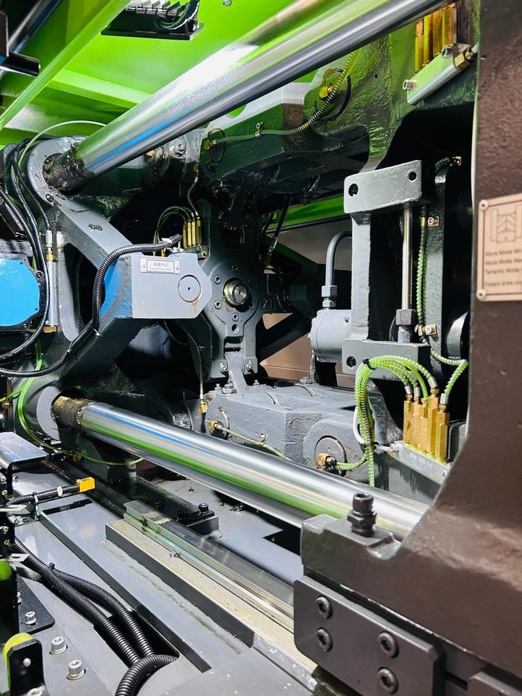 Injetora elétrica Yizumi FF90 disponível na Alltech Caxias (foto 3 de 12)