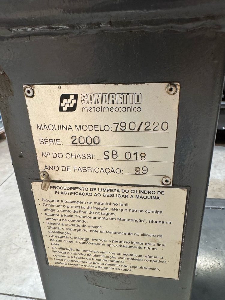 Injetora Sandretto Otto 790/220 ano 1999 (foto 6 de 6)
