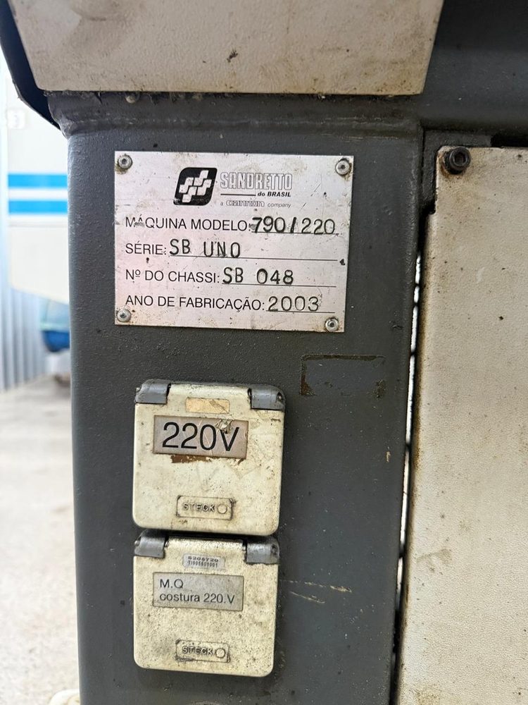 Injetora PVC Sandretto SB Uno 790/220 ano 2003 (foto 2 de 7)